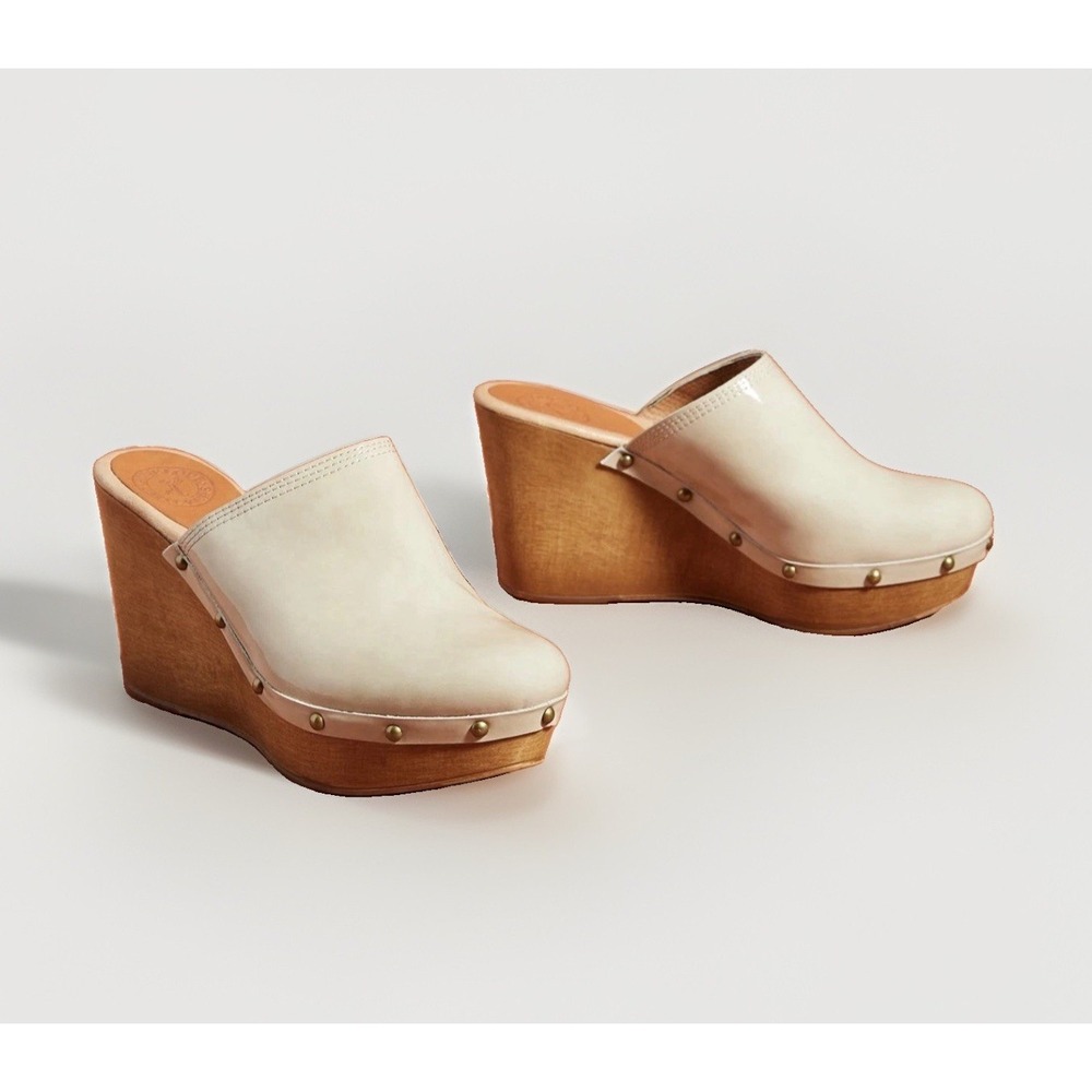 Penelope Chilvers Clogs 39 8.5 Cream Patent Leather Wedge Boho Chic Luxury